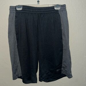 Fila shorts with side pockets and elastic drawstring waistband size Medium